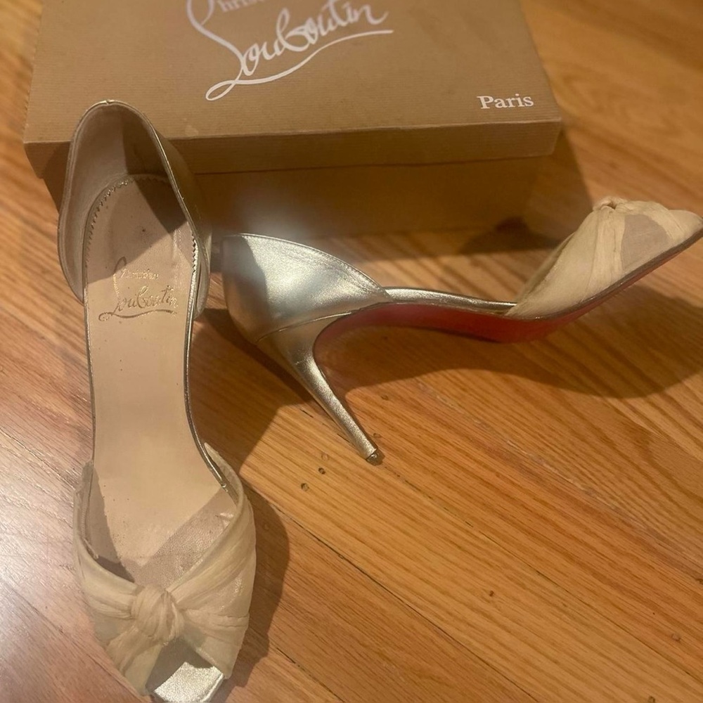Authentic Classic early 2000's Christian Louboutin Chiffon Peach / Gold heels.
